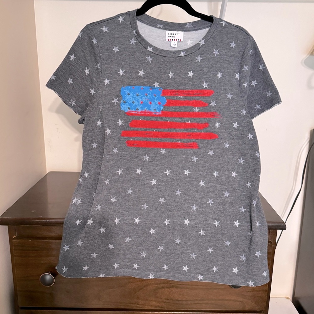 Short sleeve t-shirt.